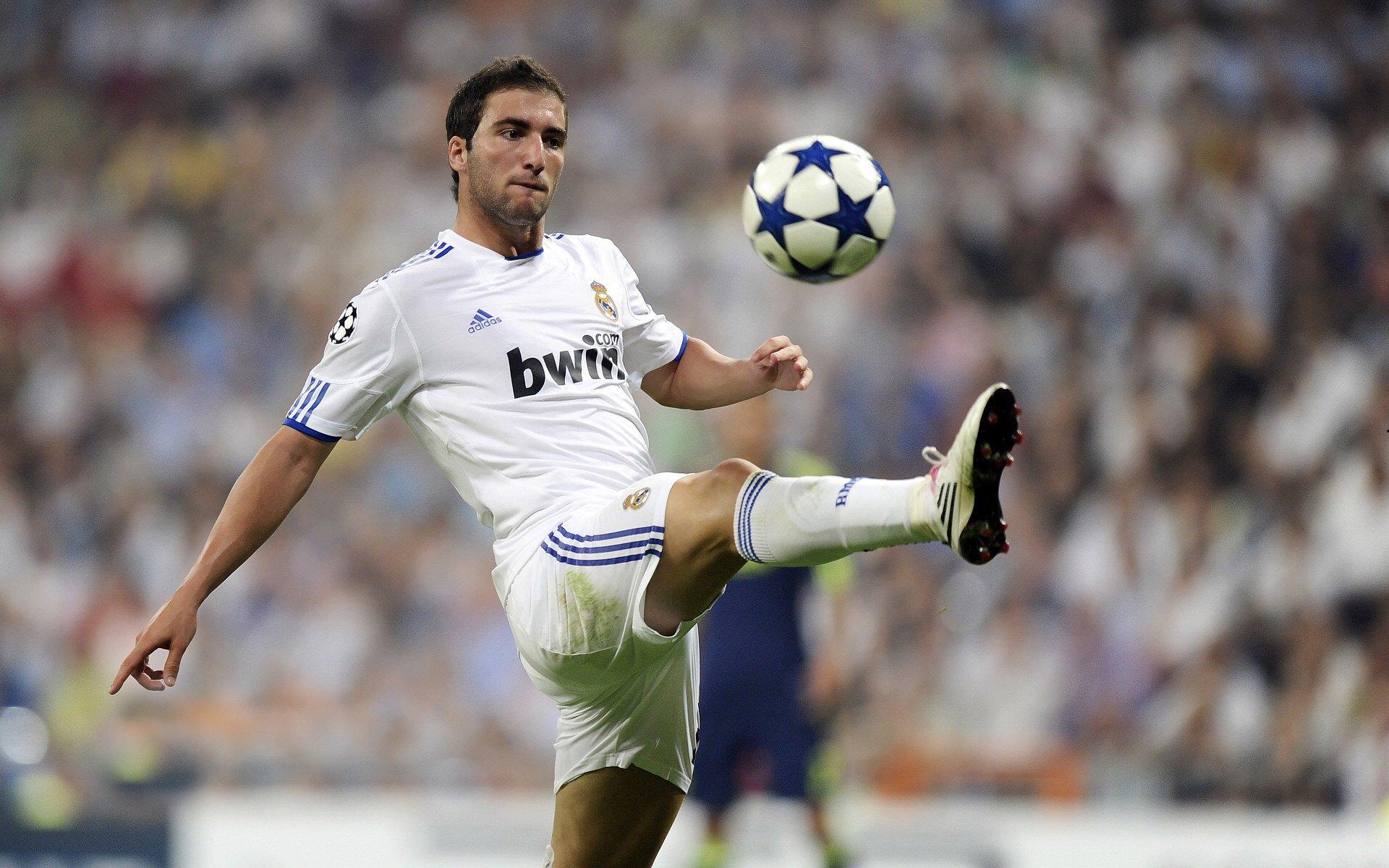 安东尼直言在曼联遭遇冷待,俱乐部缺乏基本